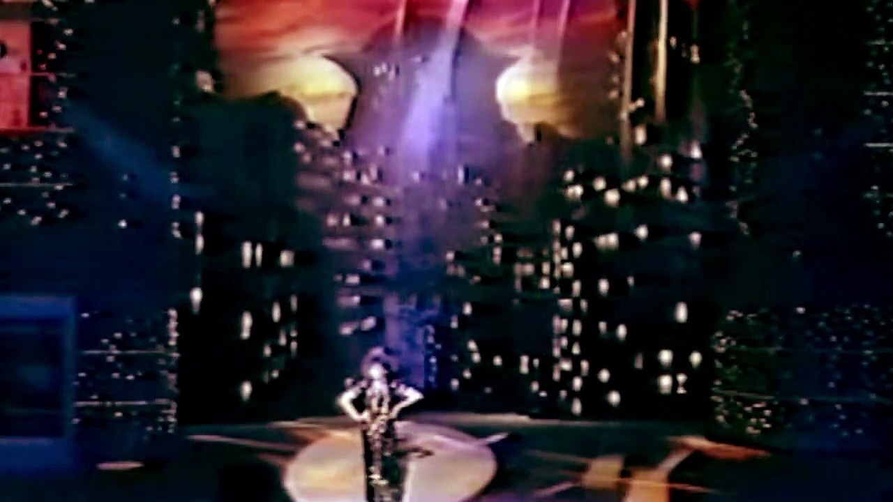 Shirley Bassey - GOLDFINGER / Diamonds Are Forever (1991 Live)