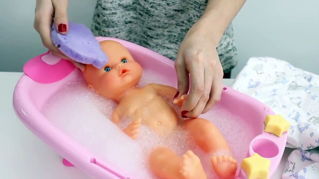 Baby Doll Bathtime Nenuco Bébé Fille Comment de Bain dun Bébé et le Changement de Couche Jouet Vidéos