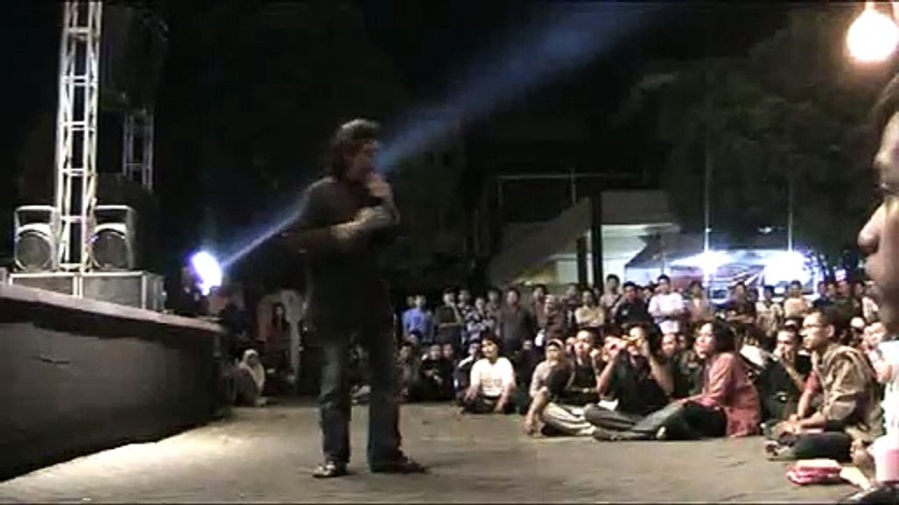 CAK NUN & KYAI KANJENG - Grha Sabha UGM - Oktober 2011 #1