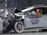 2006 Lexus GS moderate overlap IIHS crash test