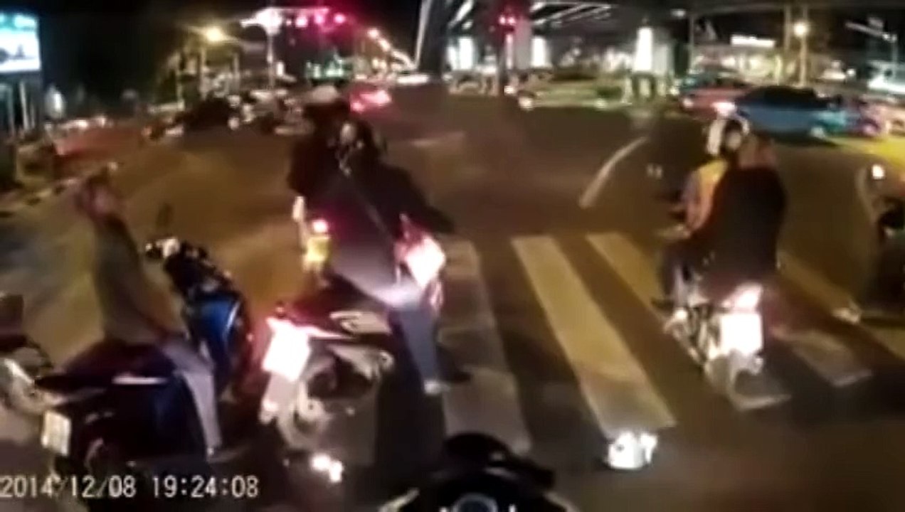 千萬別跟手有過動症的人一起等紅燈