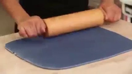 KATE MIDDLETON HANDBAG CAKE