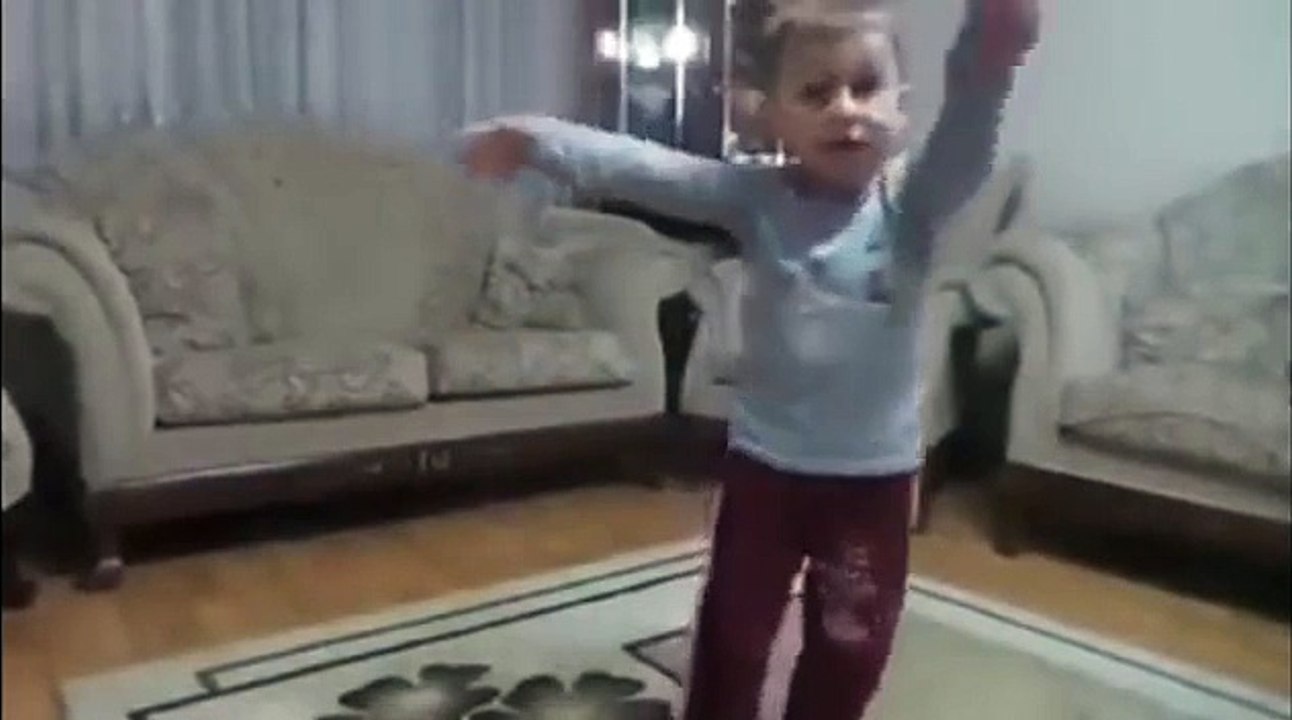 ÜÇ YAŞINDAKİ ÇOCUĞUN HARİKA OYUNU