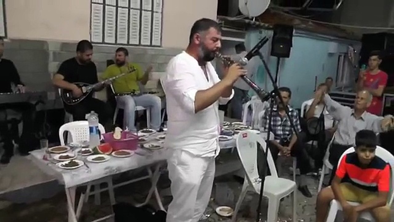 ZURNADAN ÇIKAN SESE BAK KLARNET SANKİ