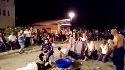 DÜĞÜNDE BÖYLE OYUN GÖRÜLMEDİ