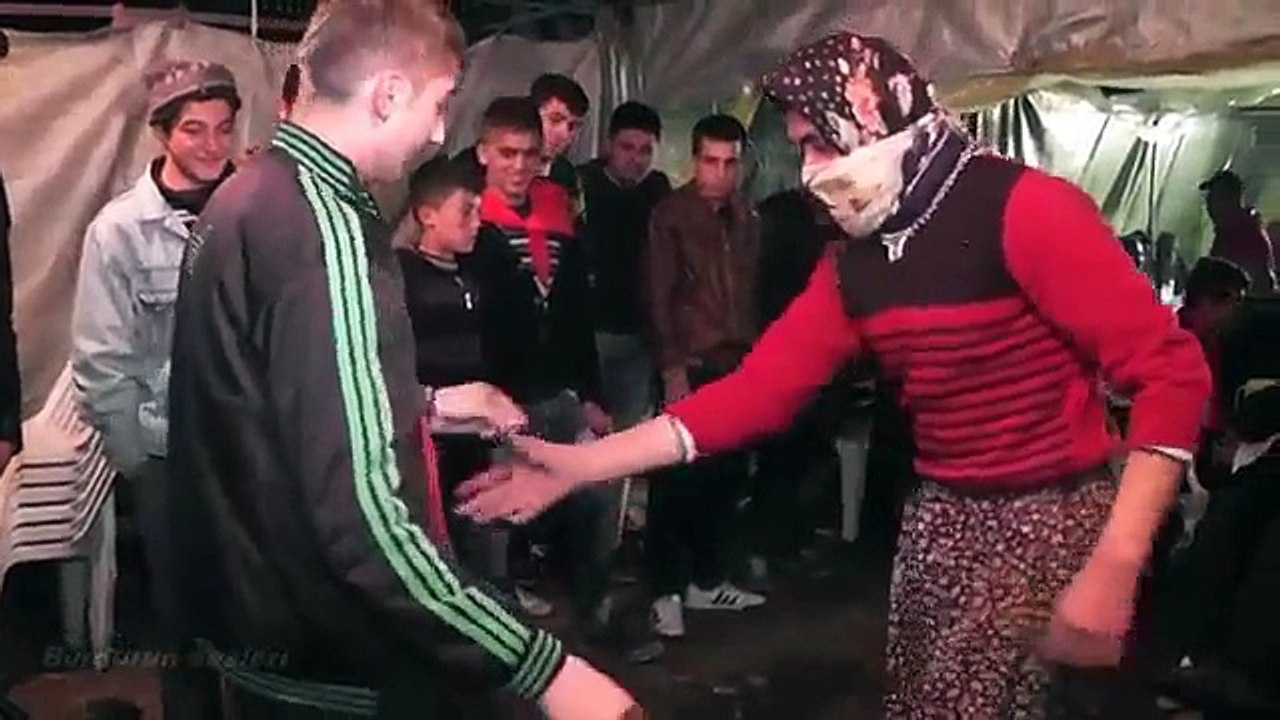 Eğlencenin dibine vurmuşlar Yaşşşaaaa