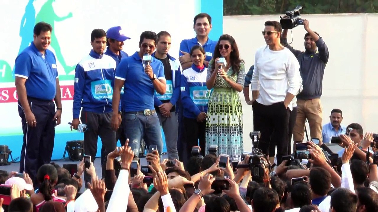 Akshay Kumar, Nimrat Kaur Encourage People To 'Walk For Health'