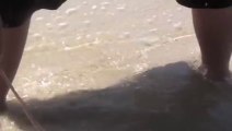 Comment attraper des vers de sable à la plage... Un peu dégouttant