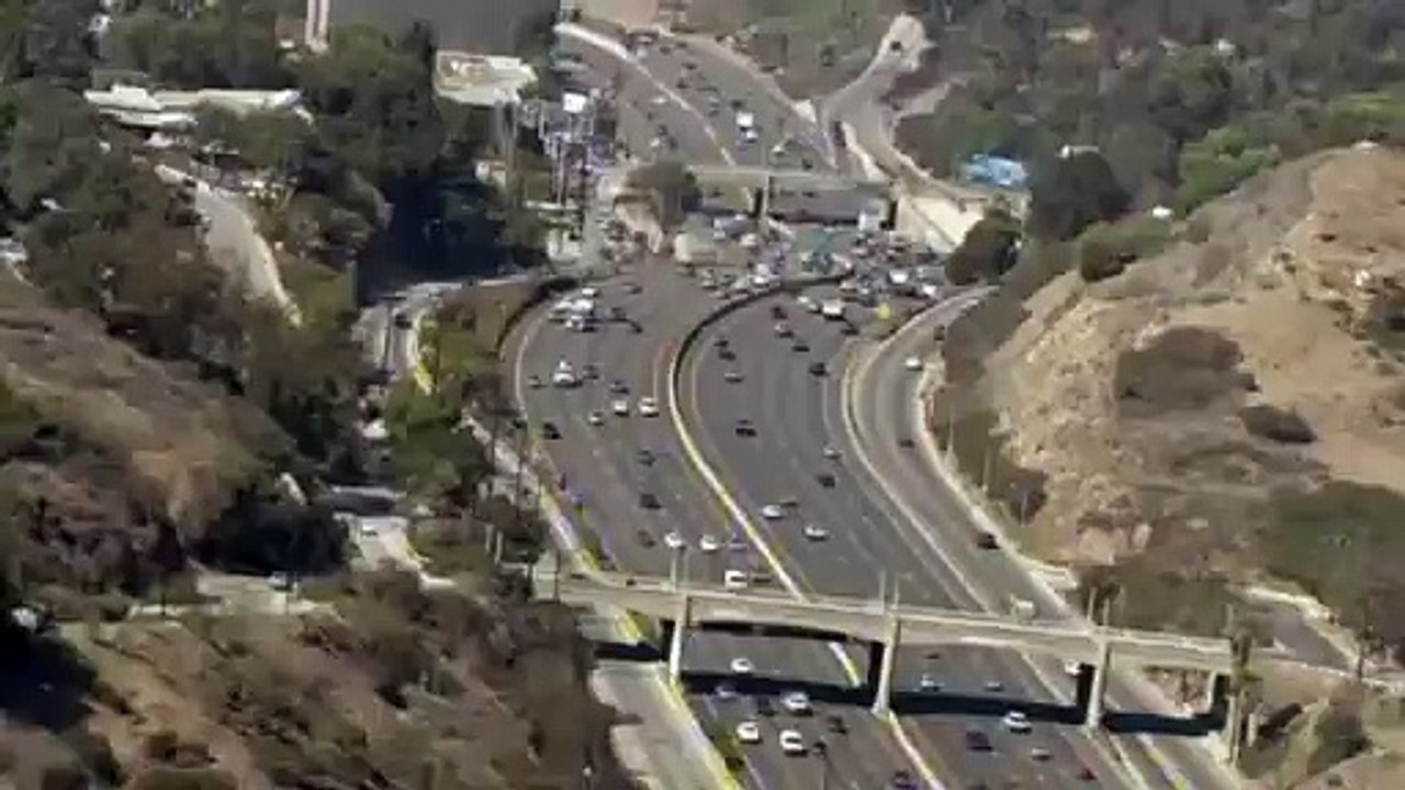 Keeping Up with the Kardashians - Season 3 Episode 3 - Id Rather Go Naked... Or Shopping