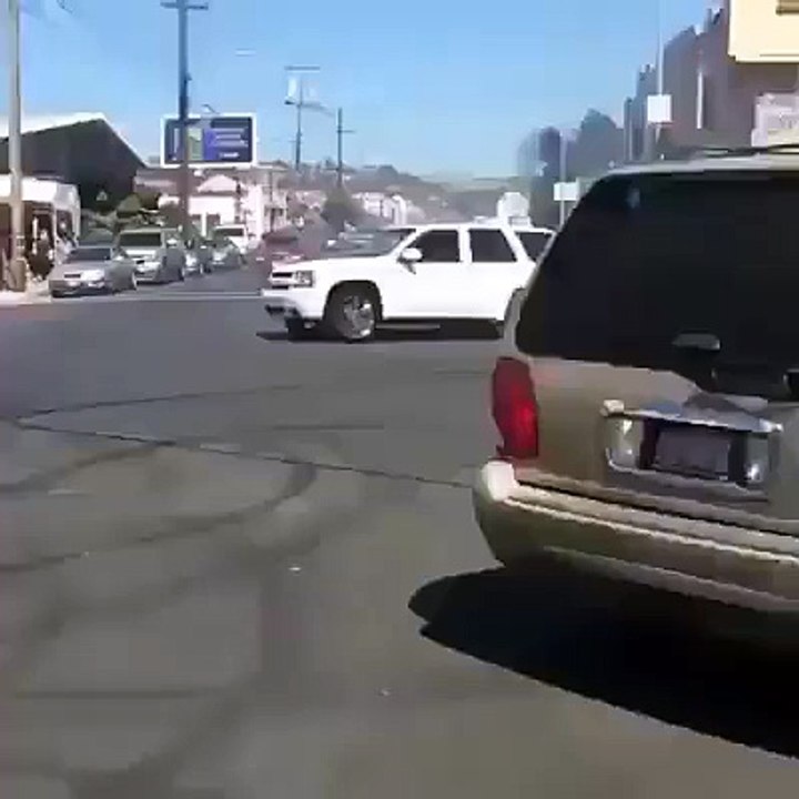 جاء يدمرج بالكرهبة ياخي عطاهالو لا تقرا لا تكتب مسكين