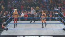 Knockouts Championship: Mickie James © vs. Angelina Love (w/ Winter)