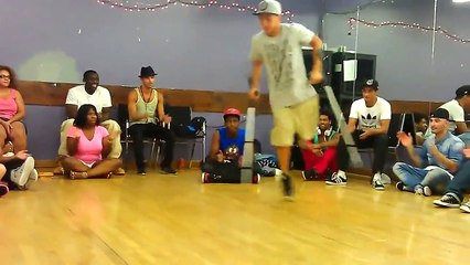 Démonstration de breakdance sur béquilles