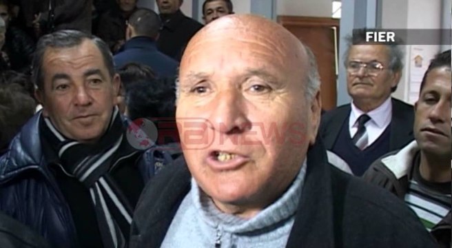 Karta e shëndetit, radhë të gjata në Fier e Lushnje, qytetarët: Shtoni sportelet- Ora News