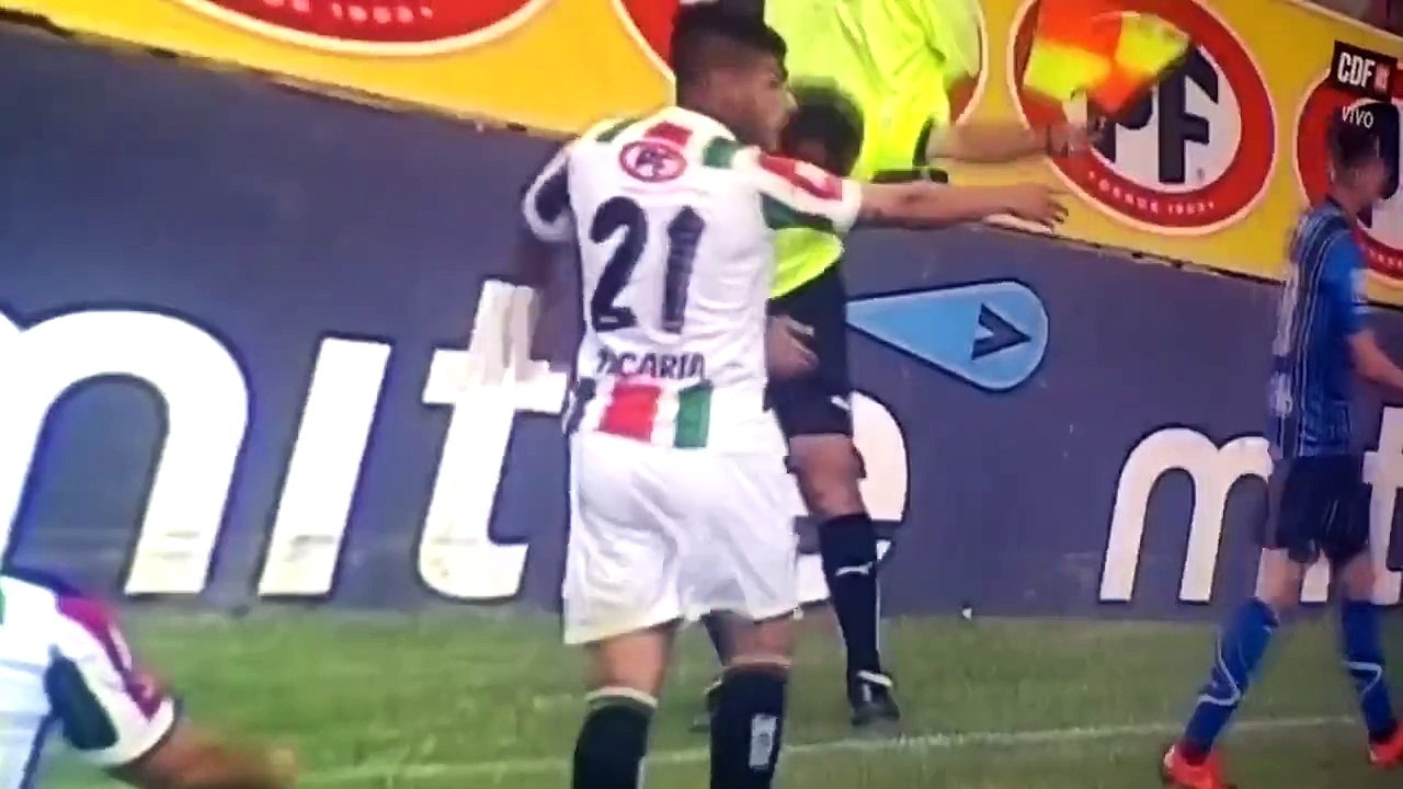 Même les arbitres assistants simulent !