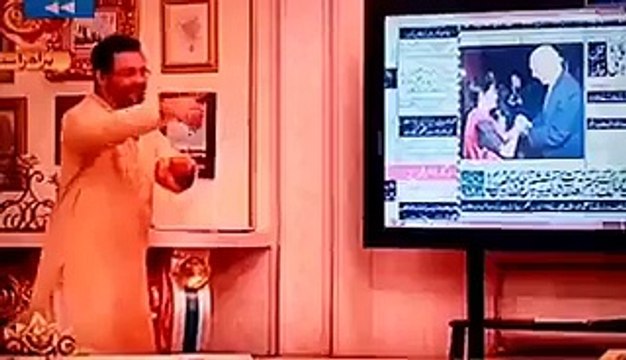 Amir Liaquat Badly Making Fun of Sartaj Aziz & Sushma Swaraj Meeting Hands in Hands