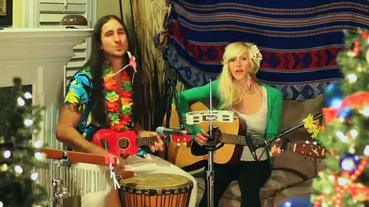 Mele Kalikimaka - Gianni and Sarah (Walk off the Earth)