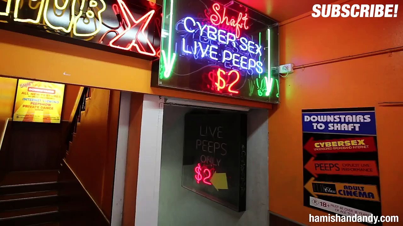 The Ed Sheeran $2 Peep Show Experiment