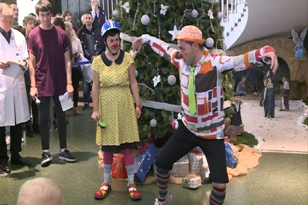 Niños hospitalizados encienden Árbol de Navidad