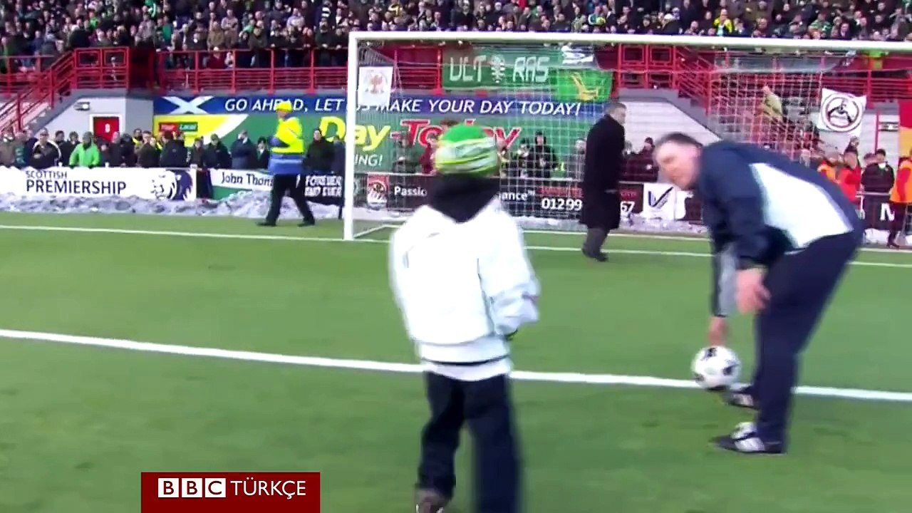 İskoçya Futbol Liginde Ayın Golü ödülü 11 yaşındaki taraftarın oldu - BBC TÜRKÇE