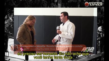 Apresentador tenta a sorte contra Ronda Rousey e acaba com costela quebrada