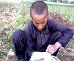 Funny Pathan video of boy translation from urdu to pashto