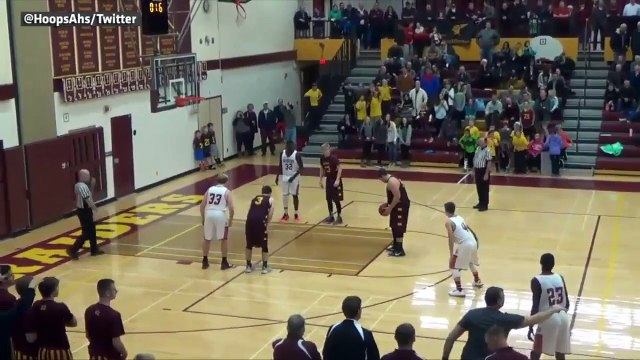 Panier de l'année: Il rentre le shoot au buzzer de la gagne depuis son propre panier