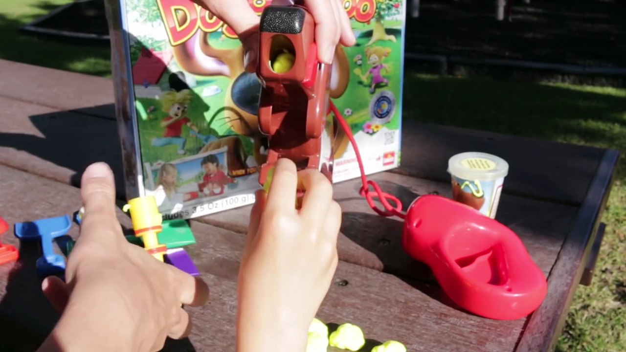 Doggie Doo Pooping Dog GROSS Family Game Catch The Puppy Poop Play-Doh