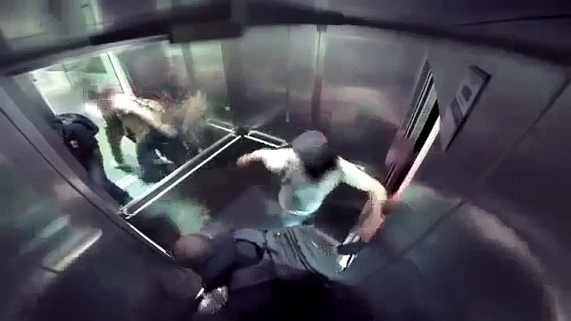 Der Furz im Aufzug. Lustiges Video zum totlachen.