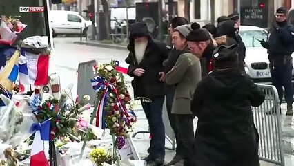 Banda que tocaba durante los atentados en París volvió al lugar del ataque que protagonizaron