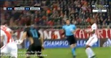 Kostas Fortunis Dives for Penalty & Gets Yellow Card - Olympiakos v. Arsenal - UCL 9-12-2015