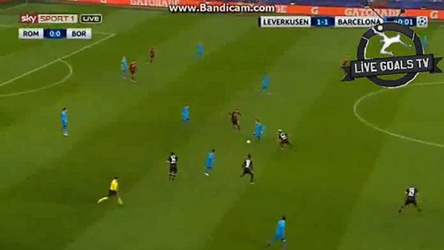 Lionel Messi Crazy Nutmeg Skill - Bayer 04 Leverkusen vs Barcelona - Champions League - 09.12.2015