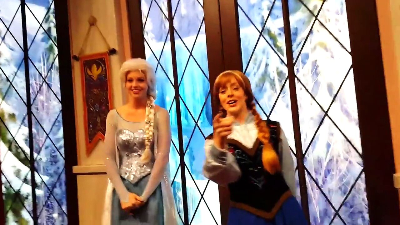 Surviving High School with Anna & Elsa Disneyland!