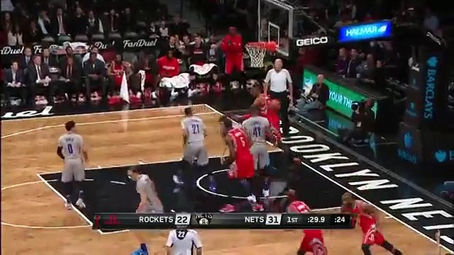 Dwight Howard Gets Up for the Alley-Oop!