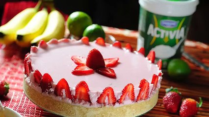 Aprende hacer un pay de yogurt con fresas