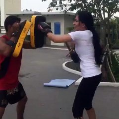 Kartika Putri Belajar Muay Thai Buat Hajar Cowok Nakal