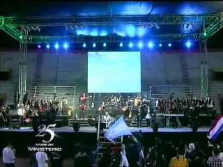 25 años de ministerio tengo un DIOS que todo lo puede