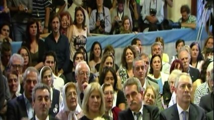 Kirchner se despide con baño de masas y acto en Argentina