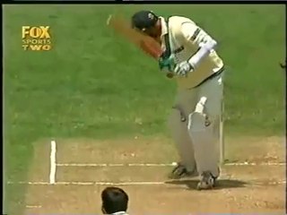 Shane Bond's stunning inswinger nails Rahul Dravid, BOWLED!!!!