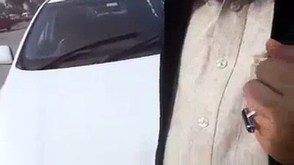 KPK_Traffic Constable Slams Passenger For Giving Him Bribe