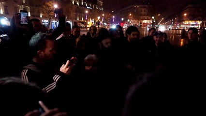 Madonna chante "Ghosttown" Place de la République en hommage aux victimes du 13 novembre