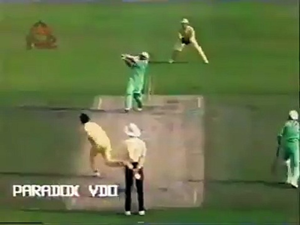 CricWired - Asif Mujtaba's heroic 6 off Steve Waugh in 1992