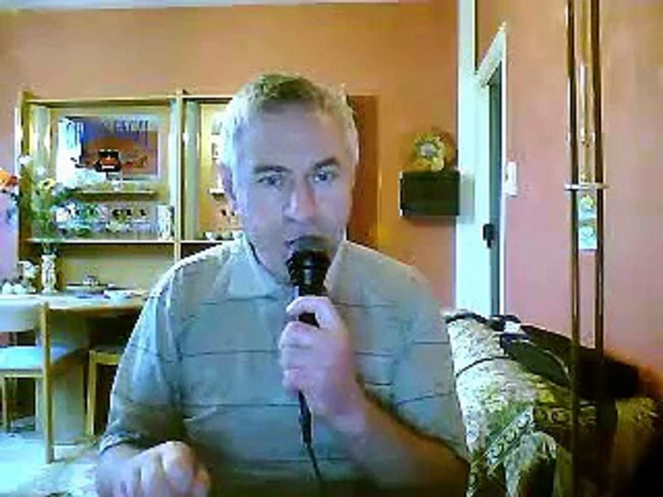 Липкин Генa Lipkin Genna исполняет караоке «Песенка о лосе» 19952866, 201