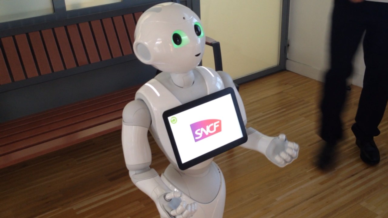 Le robot Pepper à la gare de Nort-sur-Erdre