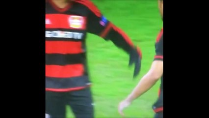 Chicharito Hernández vs. Karim Bellarabi (Bayer Leverkusen - Barcelona)