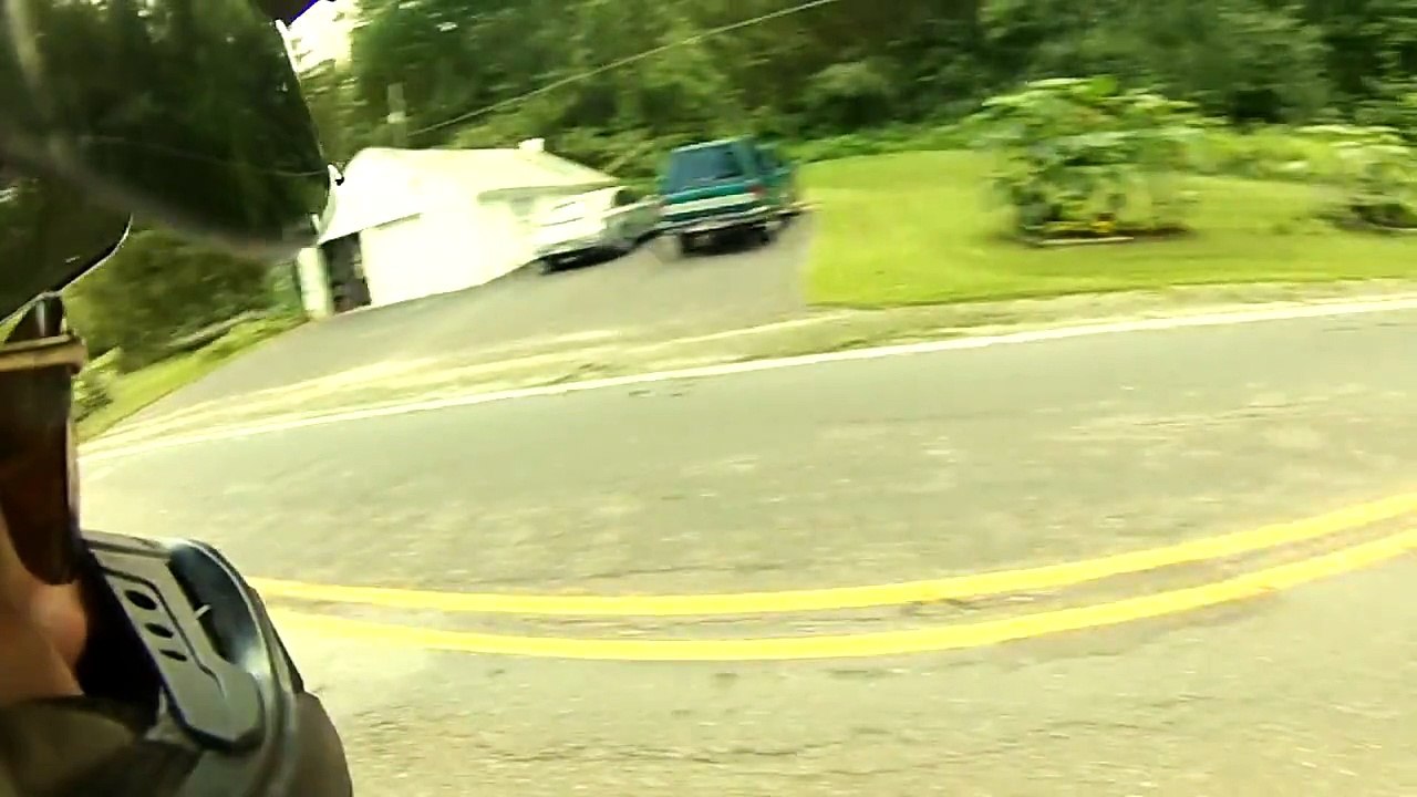 Double chute pendant une balade à moto