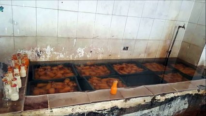 مصيبة ... !!! طريقه صنع العصير في مصنع في تونس