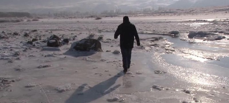 Termometre eksi 20’yi gösterdi, Aras Nehri dondu