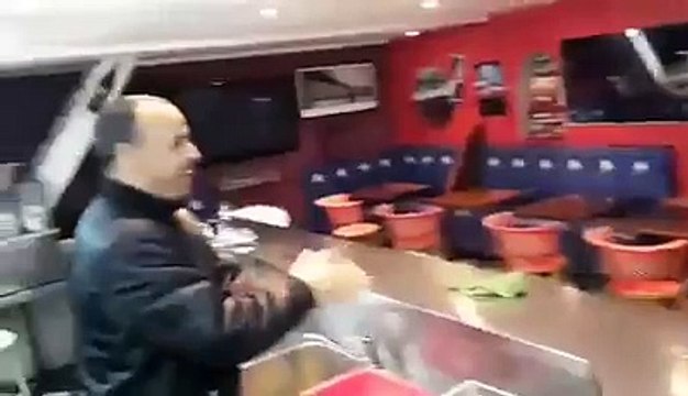 تونسي مشنعها شطيح مع زوز نساء سياح على ألحان الڨصبة في أمريكا