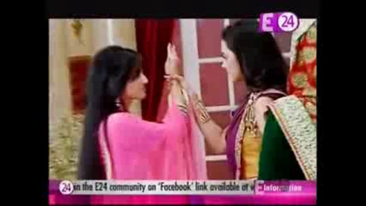 Swaragini 10th December 2015 Ragini Aur Swara Ke Bich Hue Hatha Payi