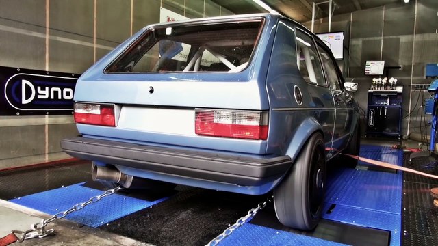 Cette Golf va de 0 à 250km/h en 8 secondes... Dingue